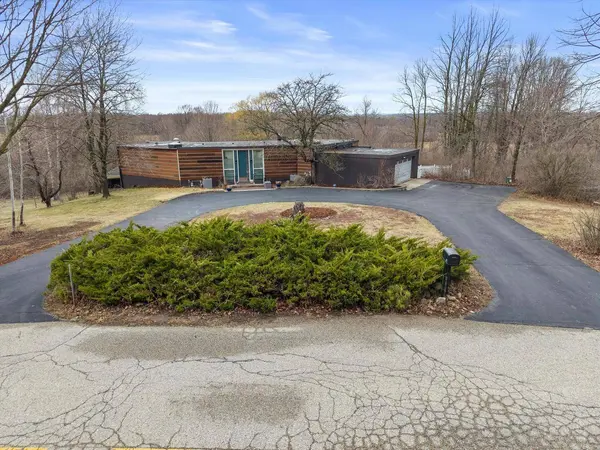 6171 Pleasant Hill DRIVE, West Bend, WI 53095