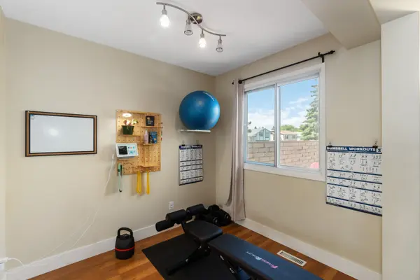 13404 41 St NW, Edmonton, AB T5A 3M3