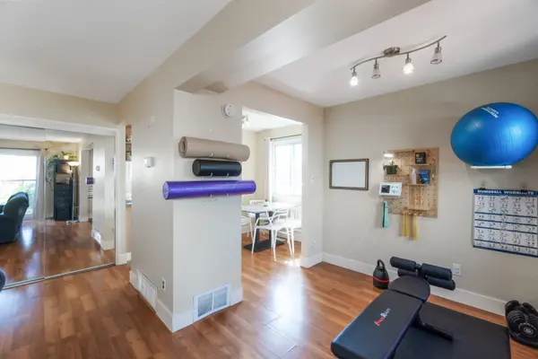 13404 41 St NW, Edmonton, AB T5A 3M3