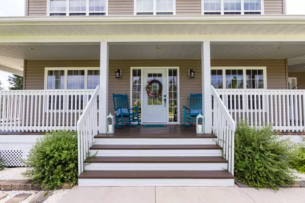 The Best Foliage for Year-Round Curb Appeal