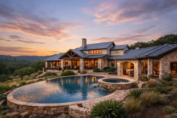 feature image of Luxury Homes in San Antonio, TX: The Ultimate Guide for Buyers and Sellers
