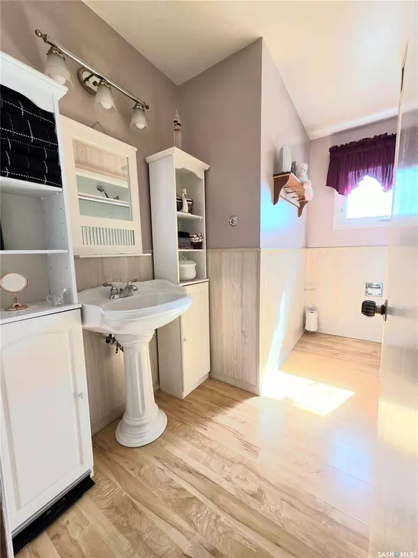 101 Fraser AVENUE, Oxbow, SK S0C 0B6