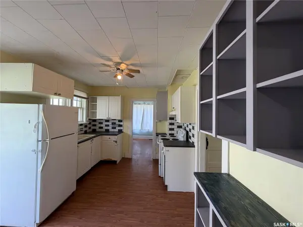 10 Railway AVENUE, Redvers, SK S0C 2H0