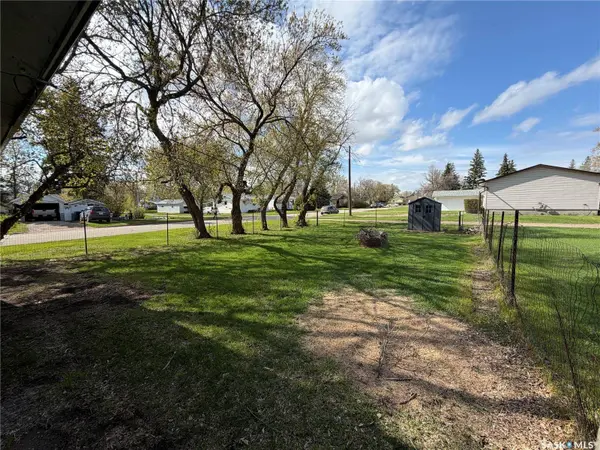 10 Railway AVENUE, Redvers, SK S0C 2H0