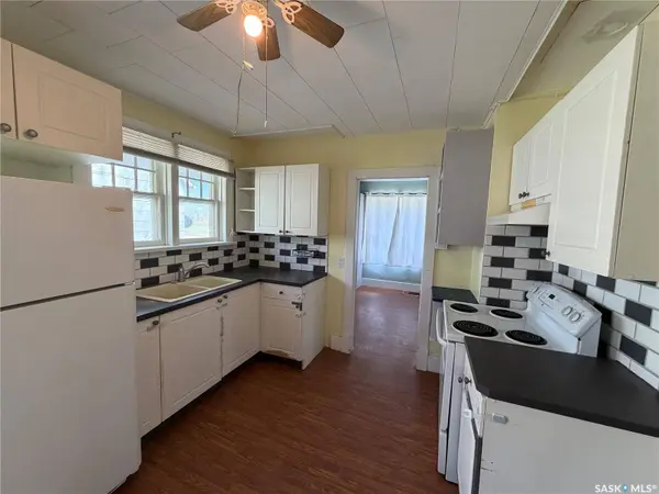 10 Railway AVENUE, Redvers, SK S0C 2H0