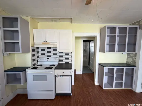 10 Railway AVENUE, Redvers, SK S0C 2H0