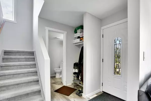 243 Castlebrook RD NE, Calgary, AB T3J 2C5