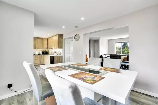 243 Castlebrook RD NE, Calgary, AB T3J 2C5