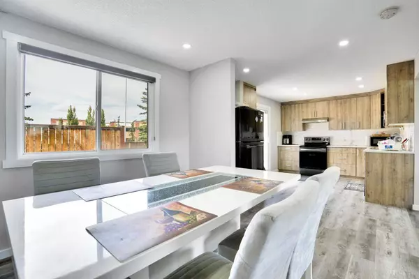 243 Castlebrook RD NE, Calgary, AB T3J 2C5