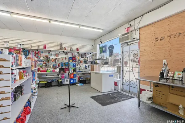 819 29th STREET W, Saskatoon, SK S7L 0N2