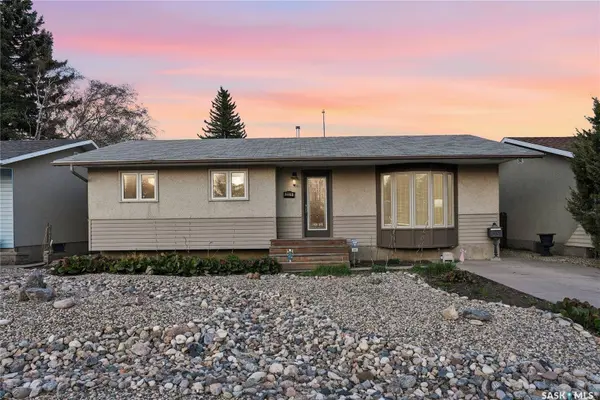 2225 Easthill, Saskatoon, SK S7J 3E1