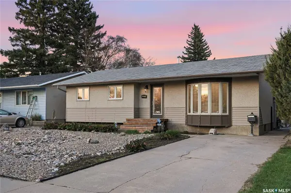 2225 Easthill, Saskatoon, SK S7J 3E1