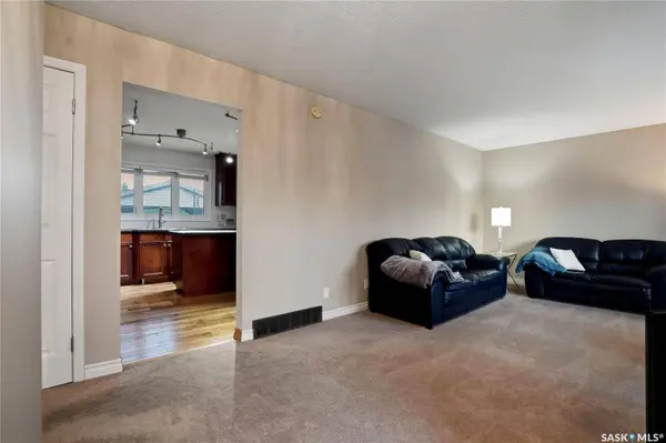2225 Easthill, Saskatoon, SK S7J 3E1
