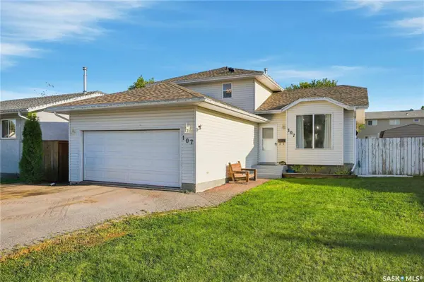 107 Hall CRESCENT, Saskatoon, SK S7L 7G7