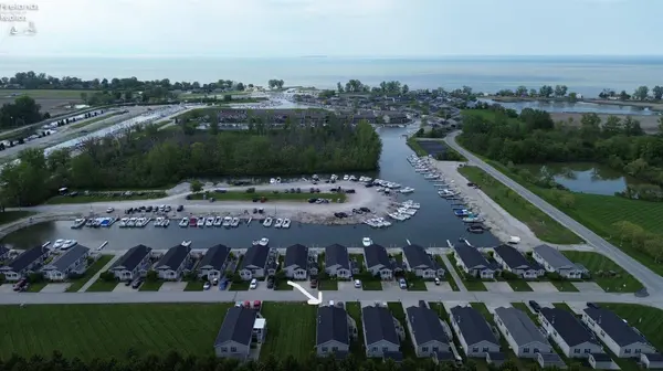 8896 White Crane Way, Oak Harbor, OH 43449