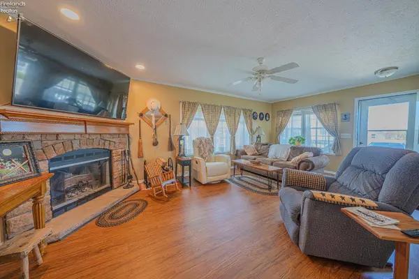 8896 White Crane Way, Oak Harbor, OH 43449