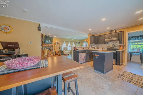 8896 White Crane Way, Oak Harbor, OH 43449