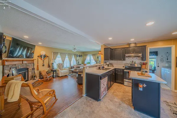 8896 White Crane Way, Oak Harbor, OH 43449