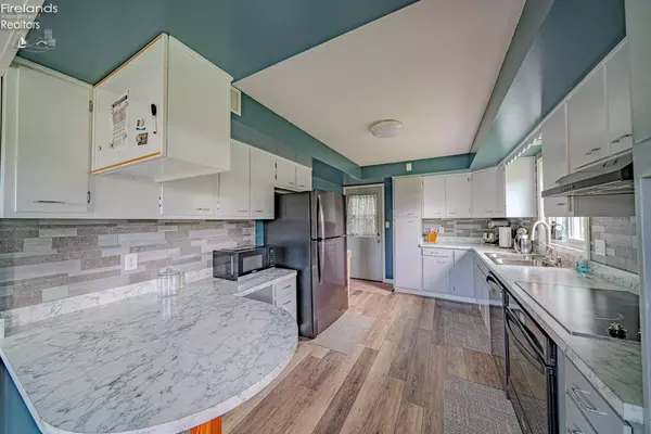 104 Belle AVE, Bellevue, OH 44811