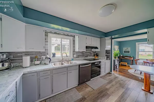 104 Belle AVE, Bellevue, OH 44811