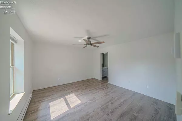 230 Highland AVE, Bellevue, OH 44811