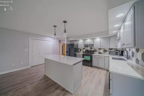 230 Highland AVE, Bellevue, OH 44811