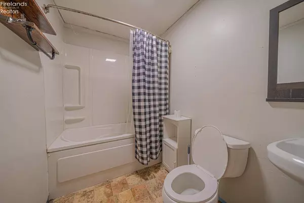 165 Fairhome AVE, Clyde, OH 43410