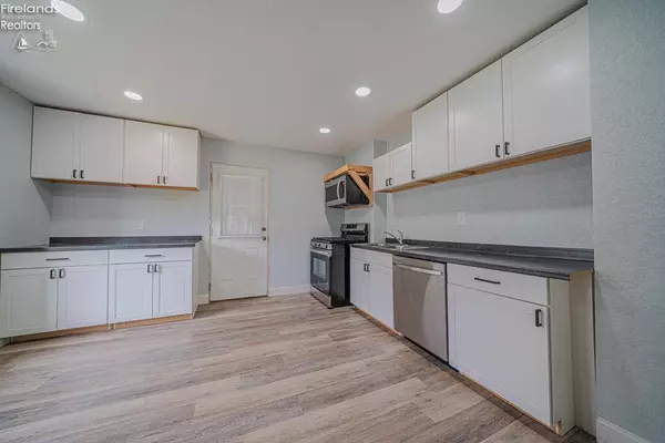 165 Fairhome AVE, Clyde, OH 43410