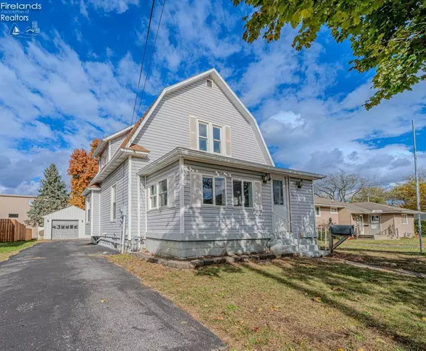 165 Fairhome AVE, Clyde, OH 43410