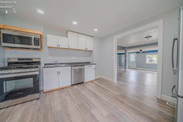 165 Fairhome AVE, Clyde, OH 43410