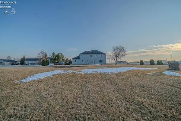 11101 W Genzman RD, Oak Harbor, OH 43449