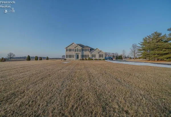 11101 W Genzman RD, Oak Harbor, OH 43449