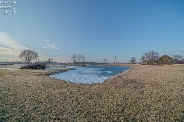 11101 W Genzman RD, Oak Harbor, OH 43449