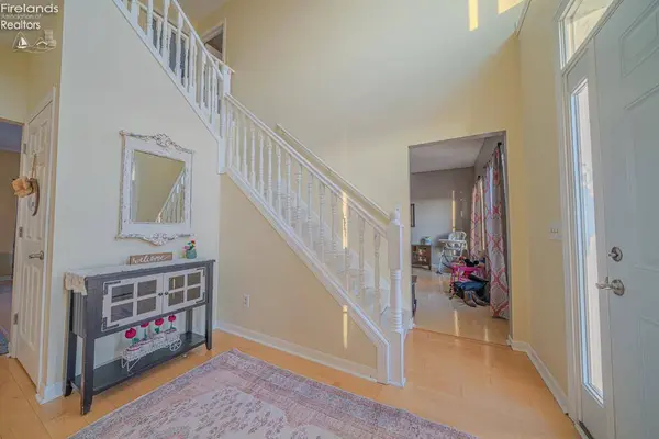 11101 W Genzman RD, Oak Harbor, OH 43449