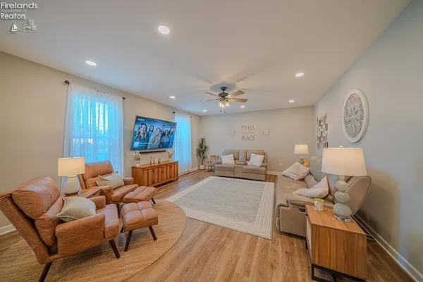 1990 E Lockwood, Port Clinton, OH 43452