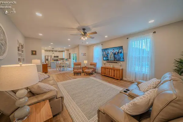 1990 E Lockwood, Port Clinton, OH 43452