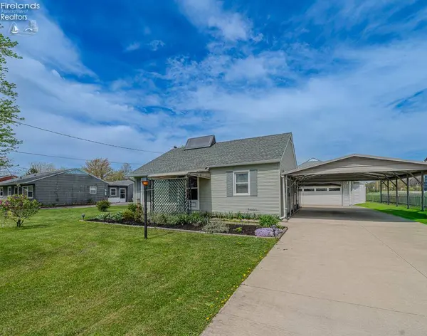 4551 W Harbor RD, Port Clinton, OH 43452