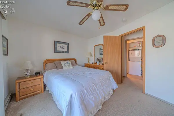 6246 N Harris Harbor DR, Oak Harbor, OH 43449