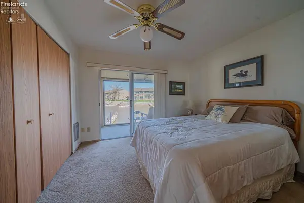 6246 N Harris Harbor DR, Oak Harbor, OH 43449