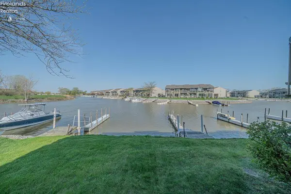 6246 N Harris Harbor DR, Oak Harbor, OH 43449