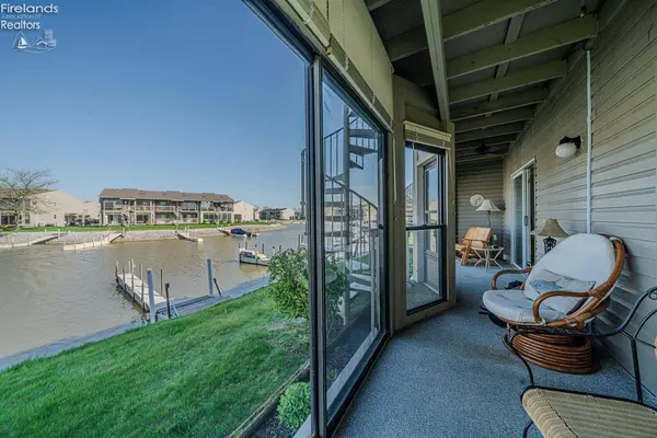 6246 N Harris Harbor DR, Oak Harbor, OH 43449