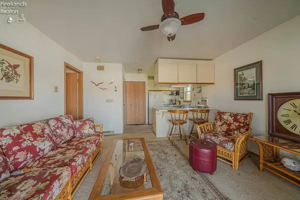 6246 N Harris Harbor DR, Oak Harbor, OH 43449