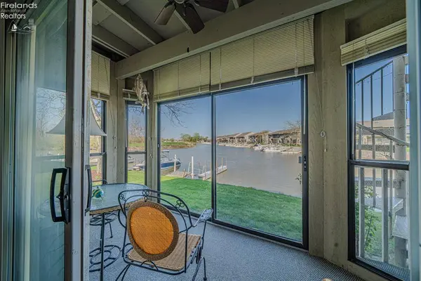 6246 N Harris Harbor DR, Oak Harbor, OH 43449