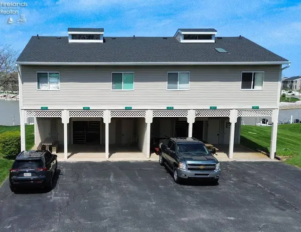 6246 N Harris Harbor DR, Oak Harbor, OH 43449