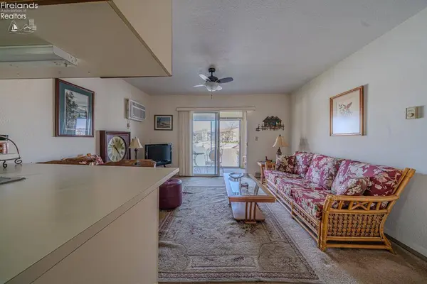 6246 N Harris Harbor DR, Oak Harbor, OH 43449