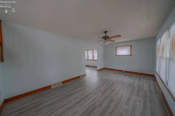124 Walter ST, Bellevue, OH 44811