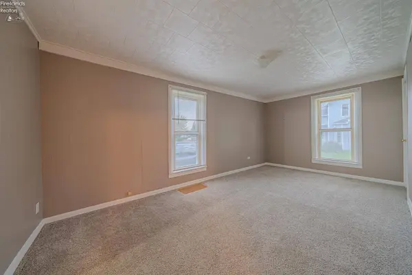 235 N Locust, Oak Harbor, OH 43449
