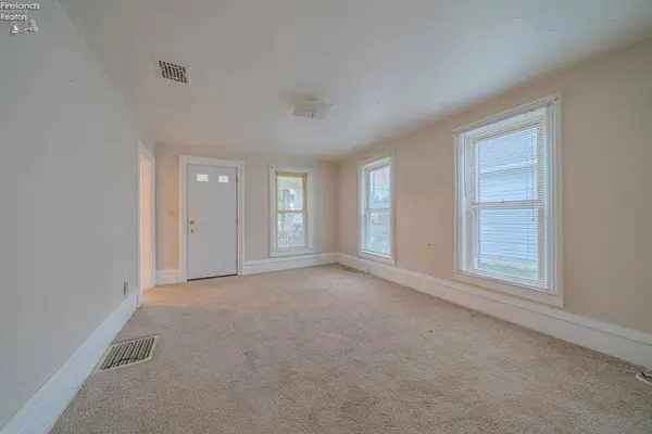 235 N Locust, Oak Harbor, OH 43449