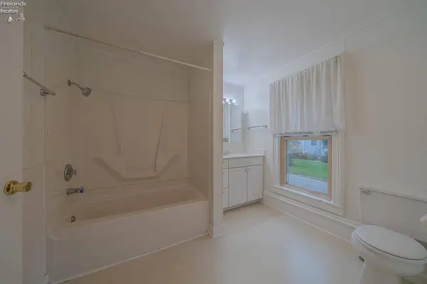 235 N Locust, Oak Harbor, OH 43449