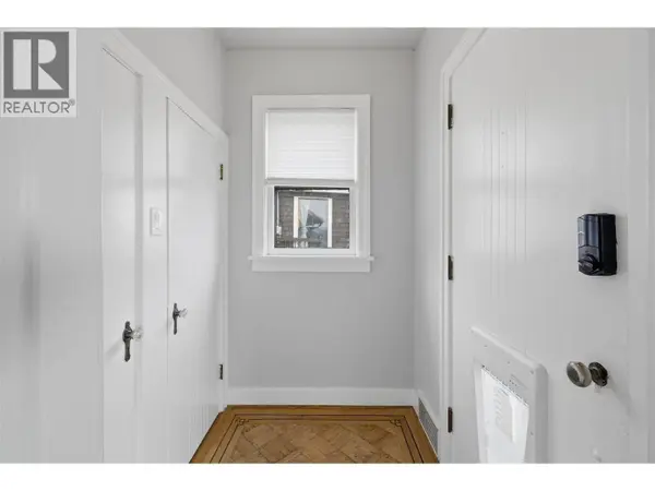 275 SEYMOUR  W Street, Kamloops, BC V2C2E7